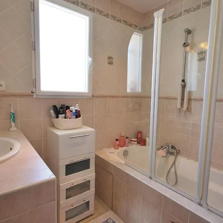 Дом отдыха Five-bedroom Holiday In *
